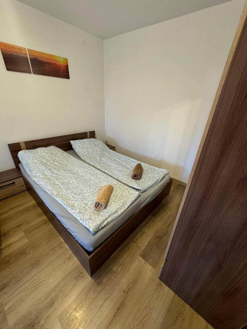 חונדוארה Affordable Apartment Close To The Castle מראה חיצוני תמונה